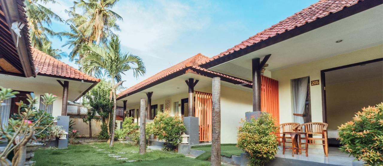 Beachfront Guesthouse Batununggul Buitenkant foto