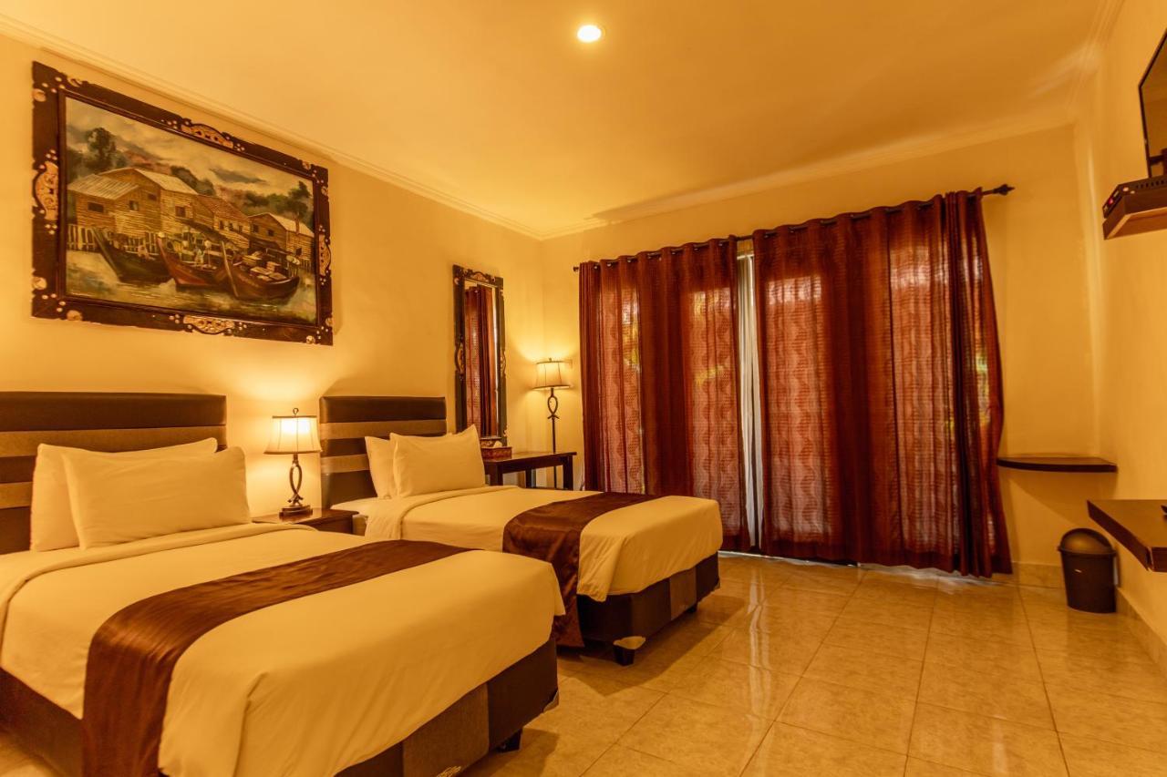 Beachfront Guesthouse Batununggul Buitenkant foto