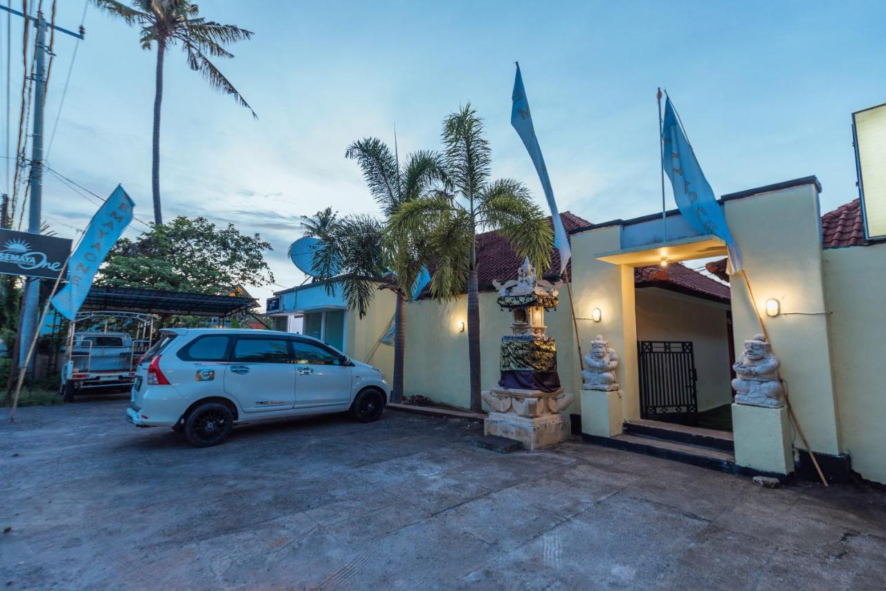 Beachfront Guesthouse Batununggul Buitenkant foto