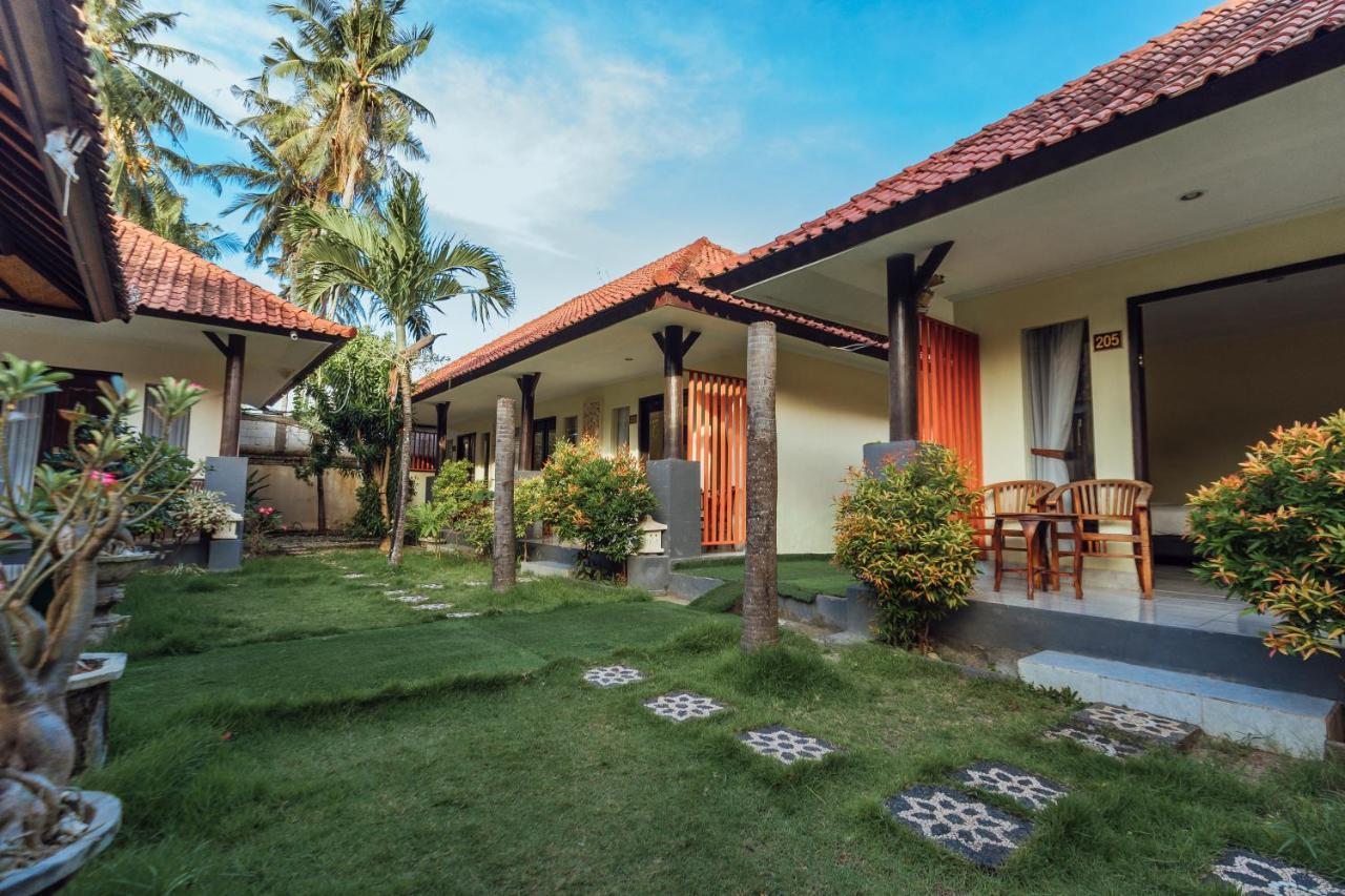 Beachfront Guesthouse Batununggul Buitenkant foto