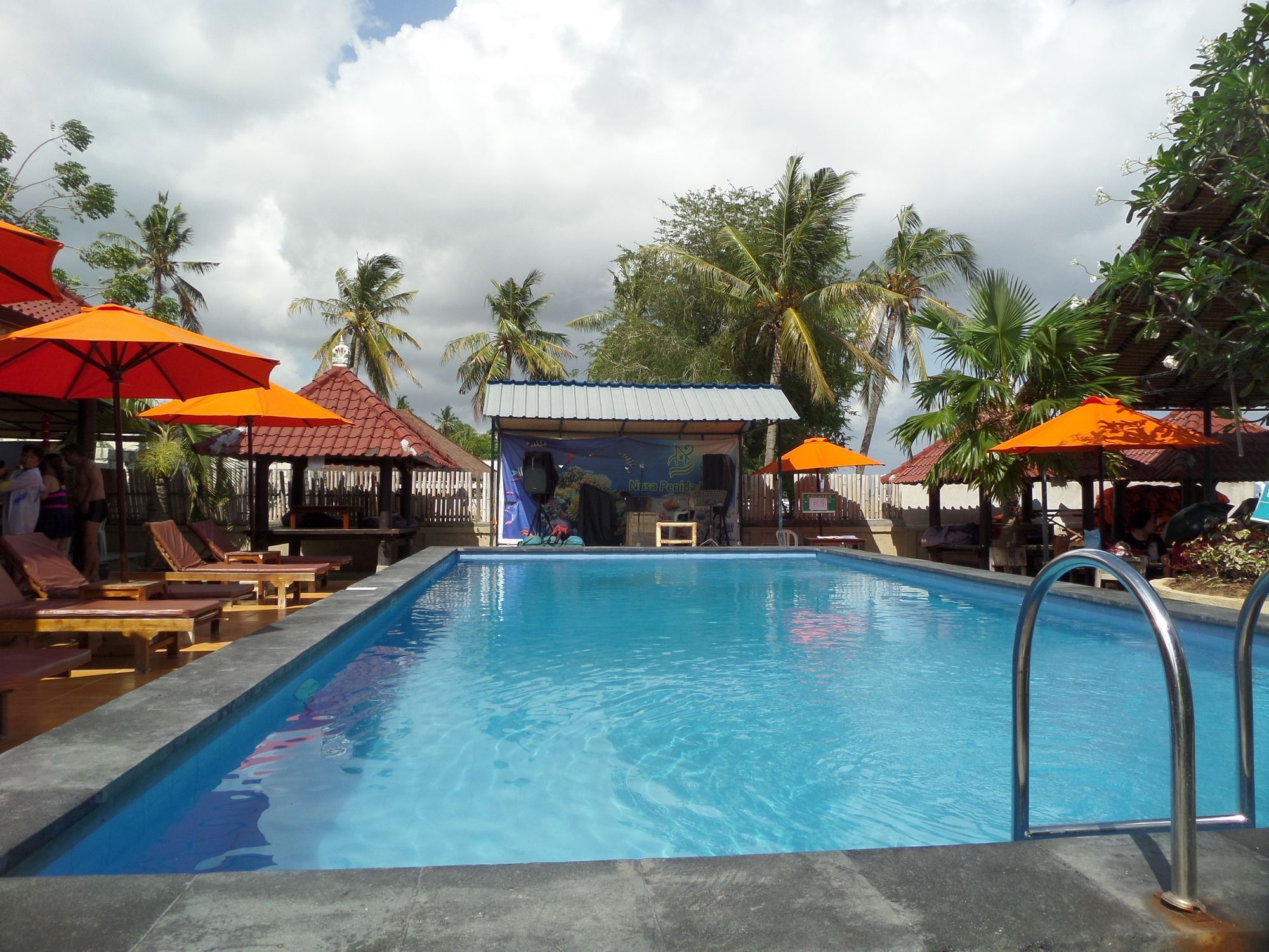 Beachfront Guesthouse Batununggul Buitenkant foto