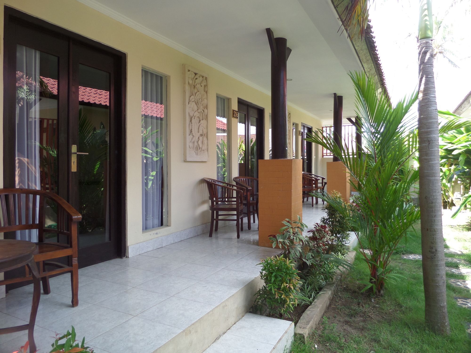 Beachfront Guesthouse Batununggul Buitenkant foto