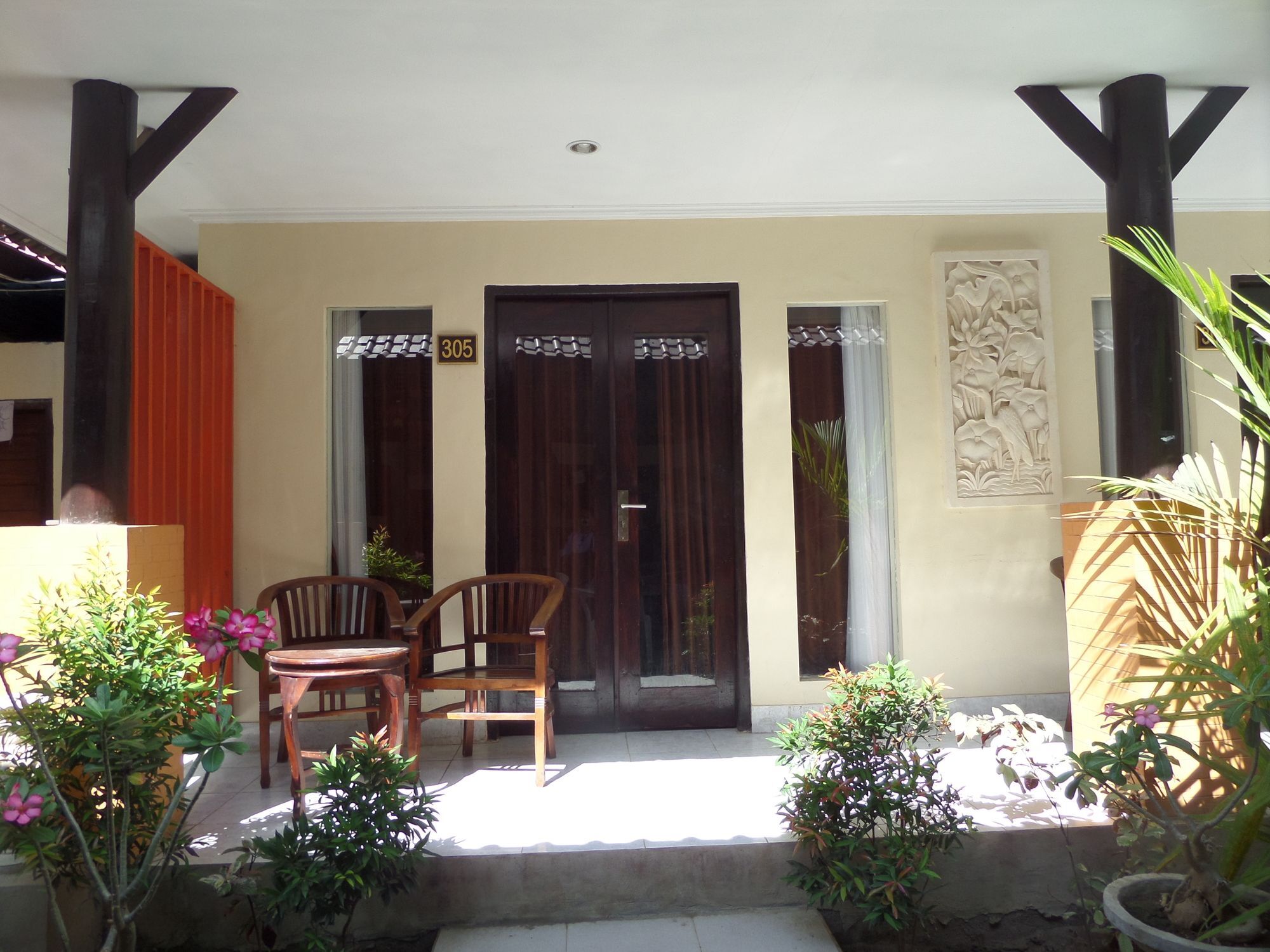 Beachfront Guesthouse Batununggul Buitenkant foto